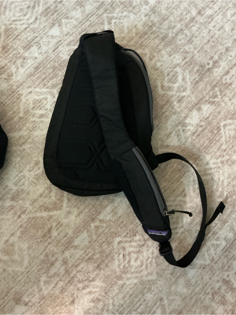 Patagonia Black Crossbody Sling Pack - Picture 2 of 2